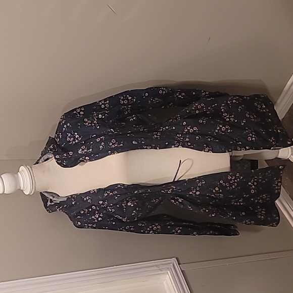 Women's Fitted Weatherproof Lightweight Rain Jacket Floral Hooded Raincoat⁰ - Picture 5 of 6